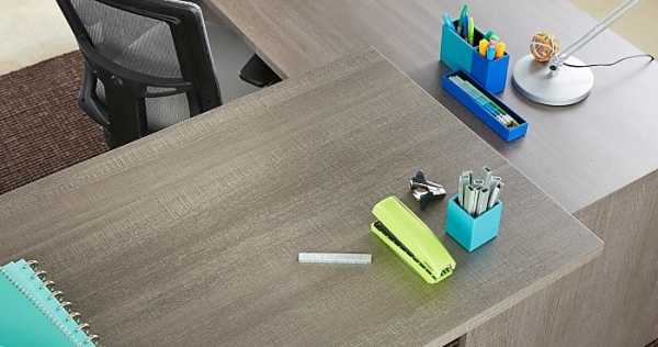 Cách làm sạch bàn làm việc văn phòng từ A đến Z