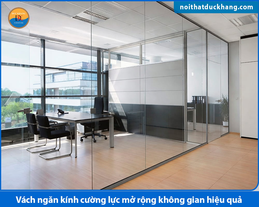 Vách ngăn kính cường lực mở rộng không gian hiệu quả