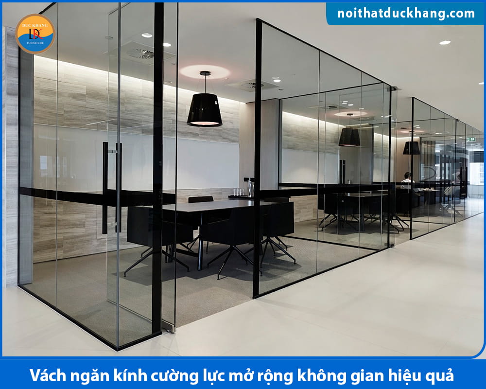 Vách ngăn kính cường lực mở rộng không gian hiệu quả