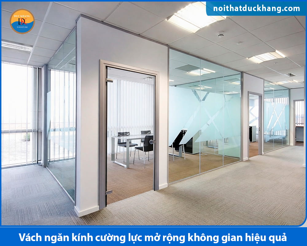 Vách ngăn kính cường lực mở rộng không gian hiệu quả